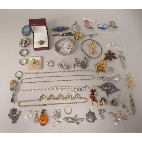 207 - Costume jewellery and personal ornament: to include mainly brooches