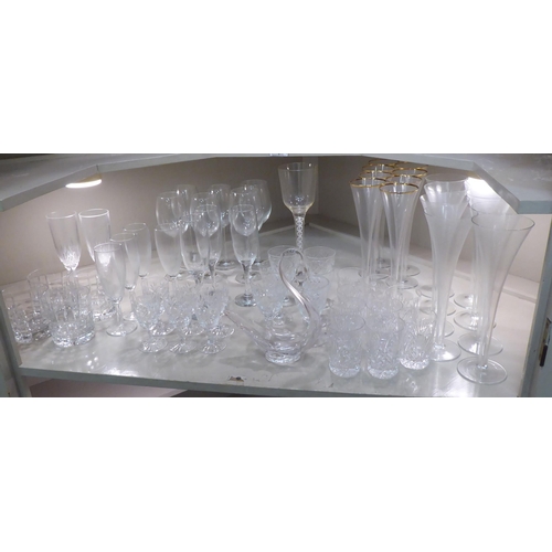 208 - Drinking glasses: to include pedestal wines and tumblers 