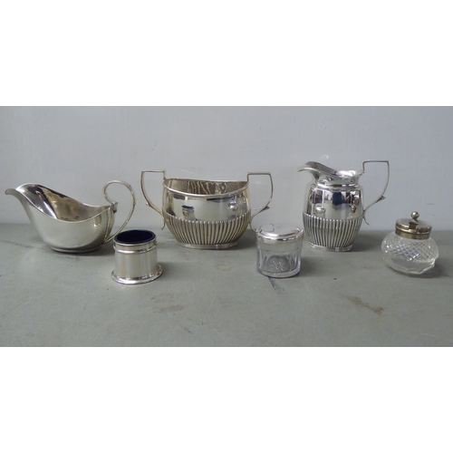 225 - Silver plated tableware: to include teaware; and an entree dish and cover