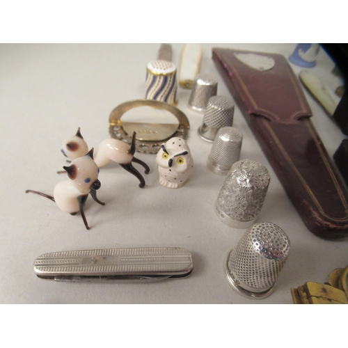 230 - 19thC and later collectables: to include a pair of gilt metal spectacles; silver and other thimbles