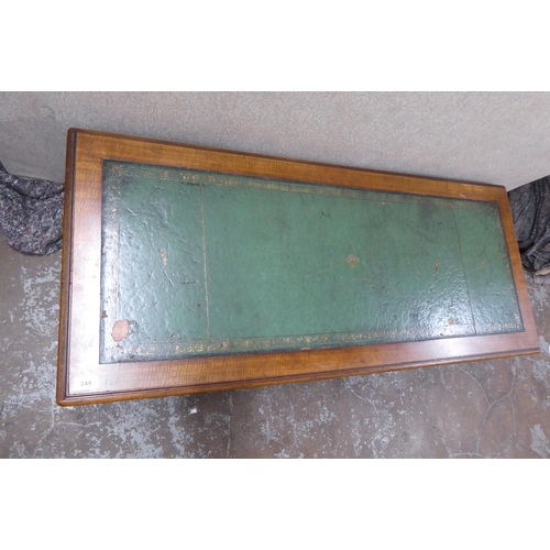 249 - A 20thC Georgian design mahogany framed coffee table, fashioned as a two drawer kneehole desk, raise... 