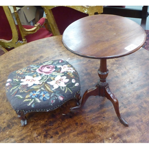 279 - A late Victorian walnut footstool with a tapestry top, raised on carved cabriole legs  6