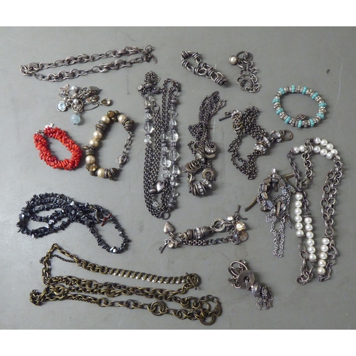 44 - Ethnic and other costume jewellery: to include bracelets and necklaces