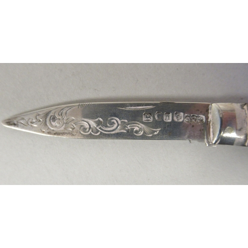 51 - Silver and white metal collectables, viz. a Victorian vinaigrette and fruit knife; a miniature round... 