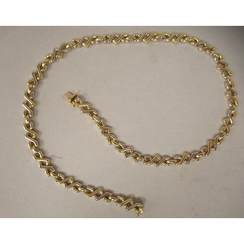 56 - An 18ct gold cast crossover link necklace, on a bayonet clasp