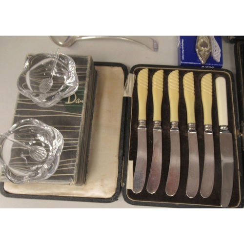 60 - A mixed lot: to include a pair of silver plated sauce ladles and a vintage set of six multi-coloured... 