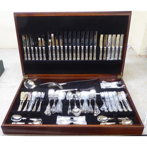 78 - A canteen of silver plated Kings pattern cutlery and flatware, in a fitted mahogany finished table t... 