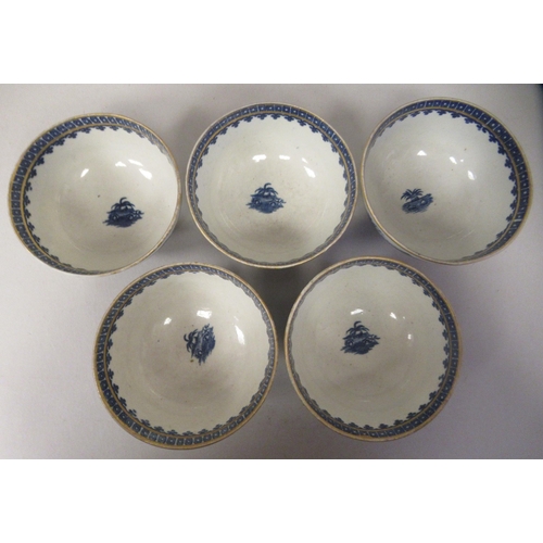 109 - A set of five late 18thC Worcester porcelain tea bowls and four matching saucers, decorated in blue ... 