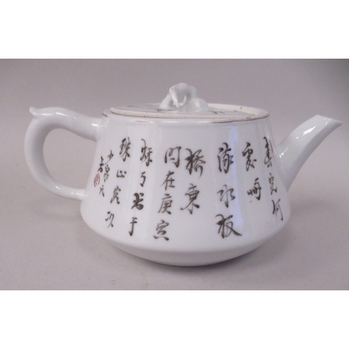 114 - A late 19th/early 20thC Chinese porcelain circular teapot with a short, angled spout, loop handle an... 