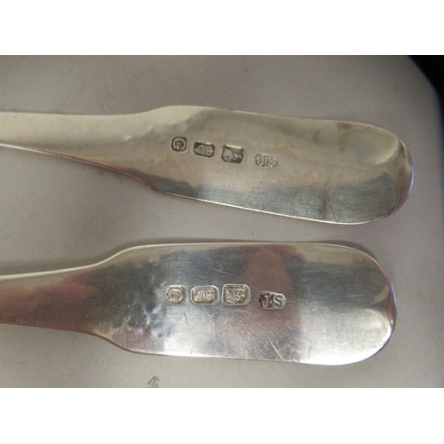 117 - A pair of George IV Irish silver fiddle pattern berry spoons with scratch engraved stems and armoria... 