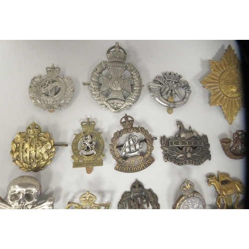 171 - Approx. fifty military cap badges and other insignia, some copies: to include The Kings Shropshire L... 