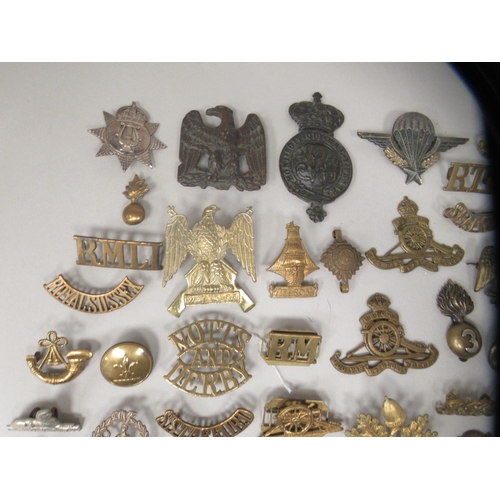 222 - Miscellaneous British military uniform and other badges, some copies: to include brass titles and ar... 