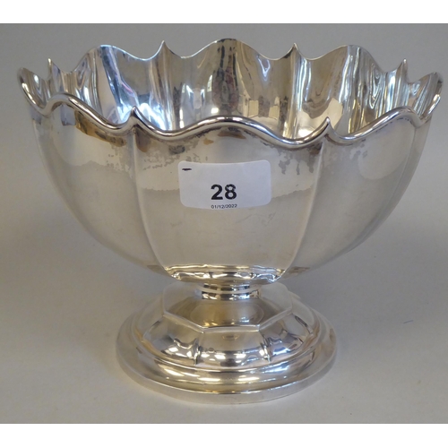 28 - An Edwardian silver Monteith with an applied wire, scalloped rim, on a pedestal foot  indistinct Bir... 