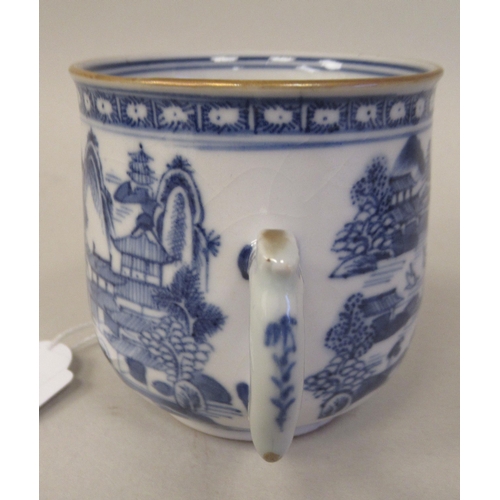 69 - A late 18thC Chinese porcelain twin handled cup and cover, decorated in blue and white with figures,... 