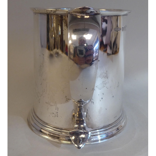 7 - A 19thC style silver mug with an applied wire rim and hollow S-shape handle, on a stepped footrim&nb... 