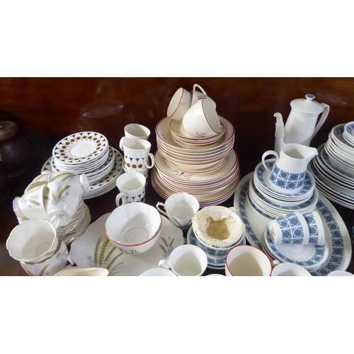 42 - 1970s/1980s china tableware: to include Crown Devon Stockholm pattern Royal Tuscan Charade pattern a... 
