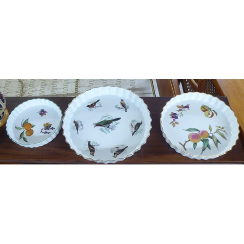 44 - Ceramics: to include two B&G porcelain shallow dishes&nbsp; 5