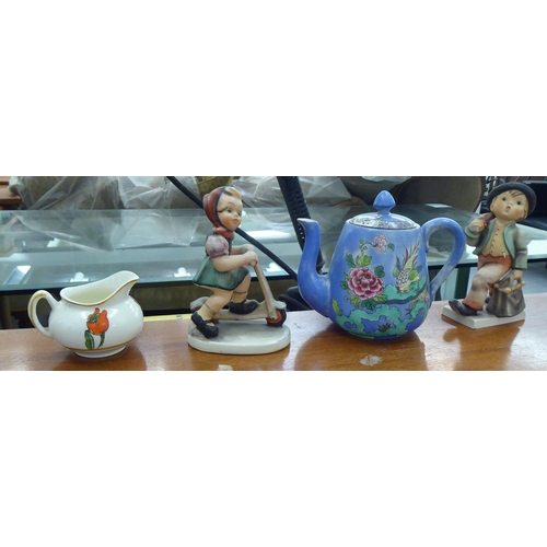 1 - Early 20thC and later ceramic and glass collectables: to include a commemorative china beaker; three... 