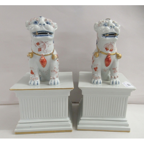 151 - 20thC Oriental collectables: to include porcelain Dogs of Fo  5