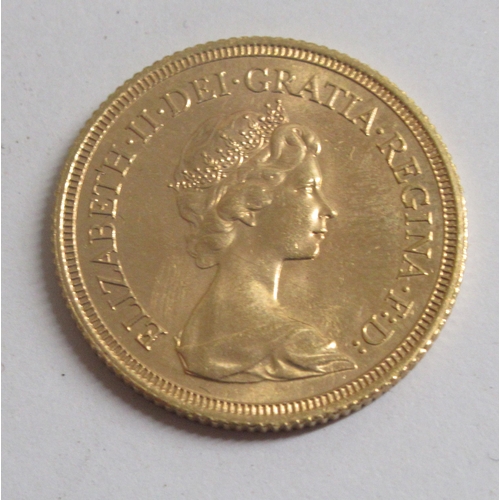 17 - A Queen Elizabeth II sovereign, St George on the obverse  1979  boxed 