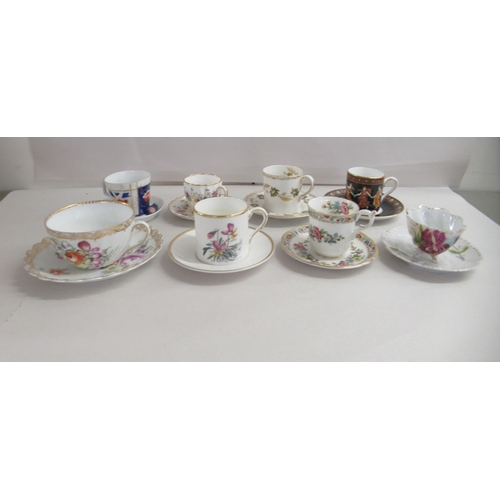 204 - Cabinet cups and saucers: to include a pair of Edwardian Aynsley coffee cans and saucers with silver... 