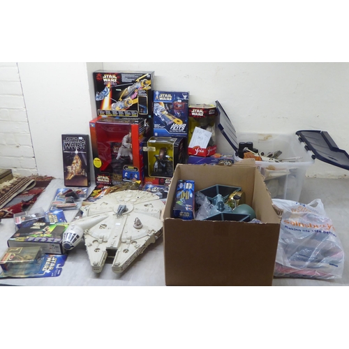 207 - Star Wars related collectables: to include aircraft; and a Destroyer Droid  boxed