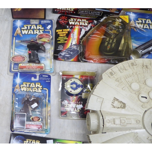 207 - Star Wars related collectables: to include aircraft; and a Destroyer Droid  boxed