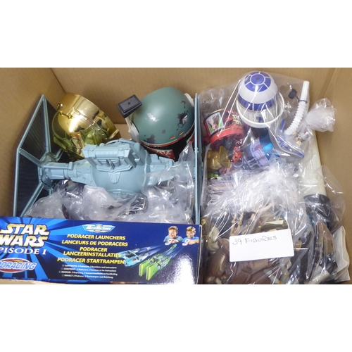 207 - Star Wars related collectables: to include aircraft; and a Destroyer Droid  boxed