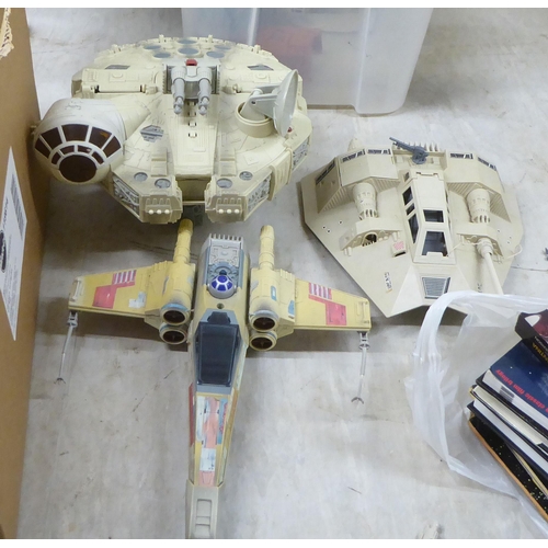 207 - Star Wars related collectables: to include aircraft; and a Destroyer Droid  boxed