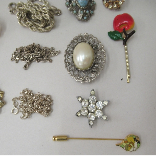 240 - Jewellery and watches: to include a silver brooch, set with a blue stone