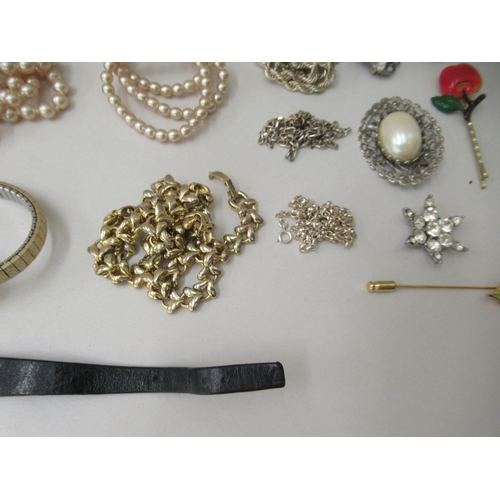 240 - Jewellery and watches: to include a silver brooch, set with a blue stone