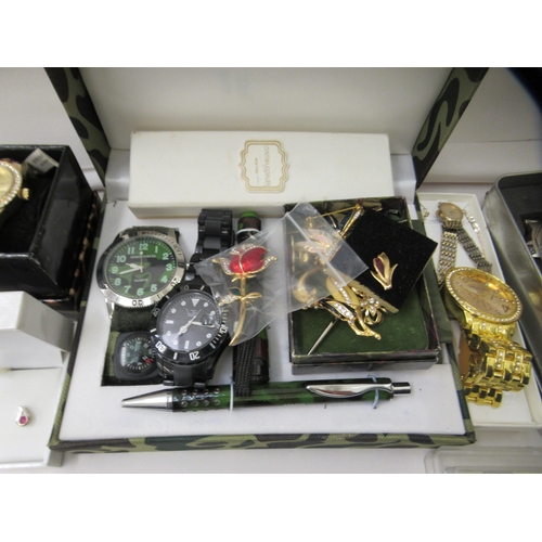 267 - Wristwatches and personal ornaments: to include a silver and gilt strapped Rotary wristwatch