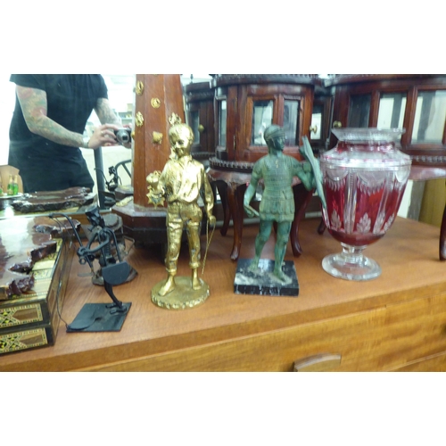 302 - 20thC wooden and other collectables: to include a modern Italian replica bronze figure, a soldier&nb... 