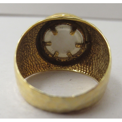 321 - A 14ct gold ring, set with a half-cut simulated pearl