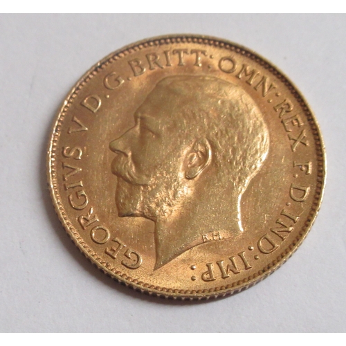 60 - A King George V half sovereign, St George on the obverse  1914 