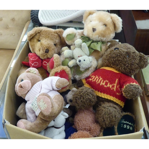 92 - Soft toys: to include Harrods Annual Christmas Teddy bears, featuring one for 2000