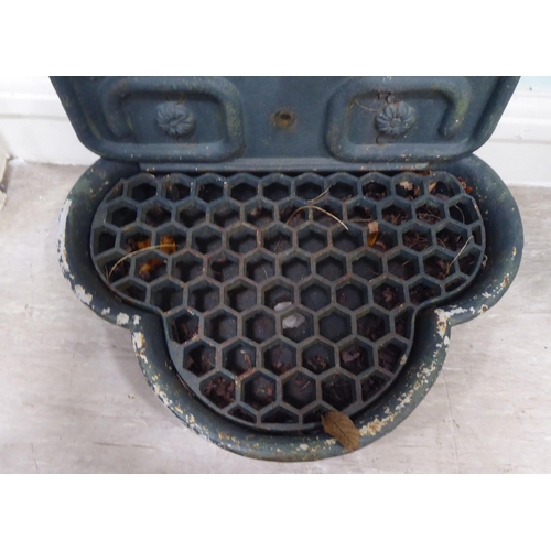 96 - A Georgian inspired cast iron backplate with a two direction front facing tap, over a grill and rese... 