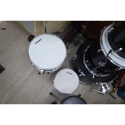 154 - A Diamond seven piece drum set