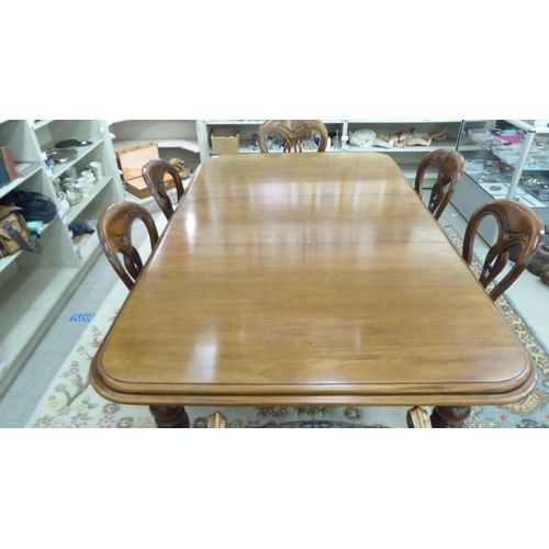 155 - A reproduction of a late Victorian mahogany dining table, raised on bulbous, reeded, tapered legs an... 