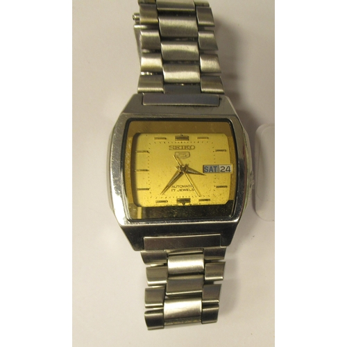 103 - A vintage Seiko 5 automatic stainless steel cased bracelet watch, faced by a gilt baton dial with a ... 