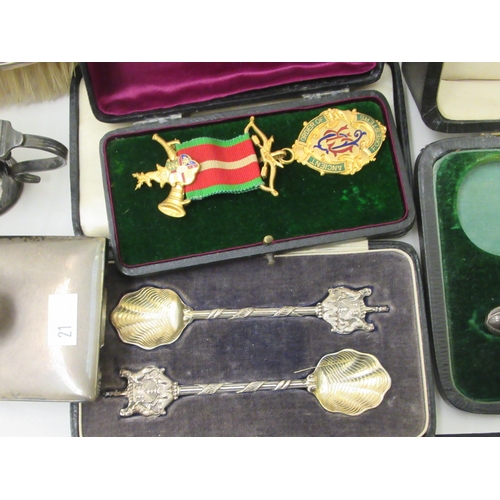 21 - Silver collectables: to include a pair of Salters Company Imperial Conference presentation spoons&nb... 