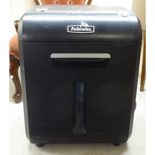 320 - A Fellows PS-68C+ paper shredder  18