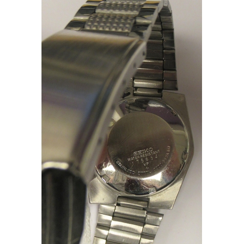 85 - A vintage Seiko automatic novelty Donald Duck stainless steel cased bracelet watch, faced by a paint... 