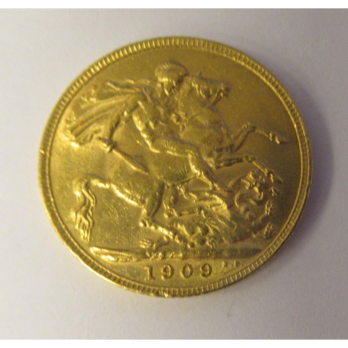 121 - A Edwardian sovereign, St George on the obverse  1909