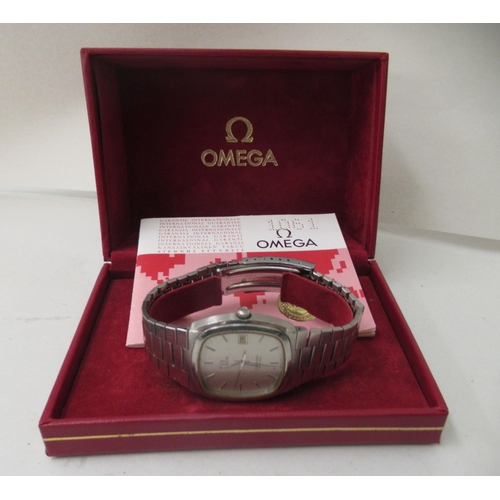 124 - An Omega Seamaster stainless steel cased wristwatch, the quartz movement with sweeping seconds, face... 