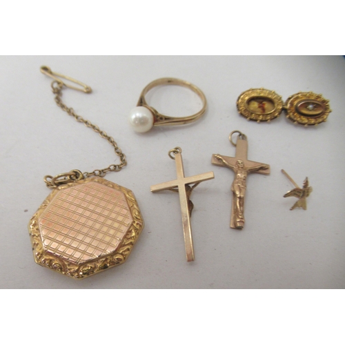 165 - Gold and gold coloured metal items of personal ornament: to include two similar pendant crucifix&nbs... 