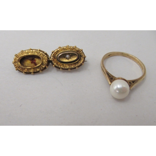 165 - Gold and gold coloured metal items of personal ornament: to include two similar pendant crucifix&nbs... 