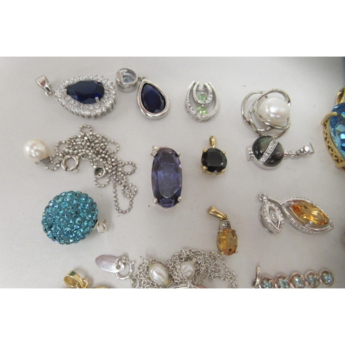 179 - Costume jewellery: to include silver coloured metal pendants and earrings 