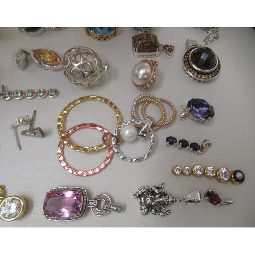 179 - Costume jewellery: to include silver coloured metal pendants and earrings 