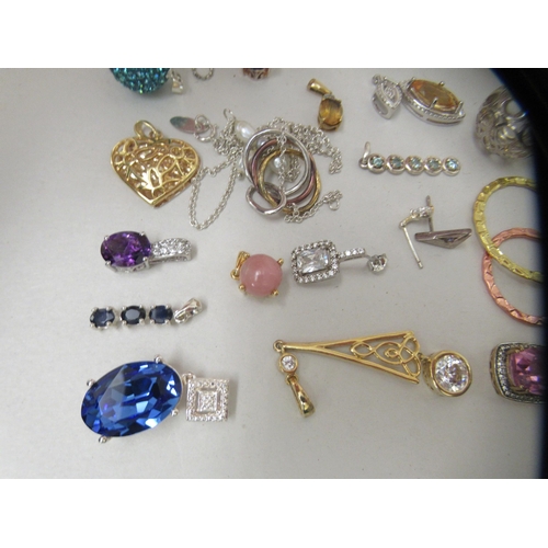 179 - Costume jewellery: to include silver coloured metal pendants and earrings 